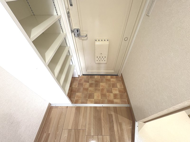 シャトー桐 玄関
