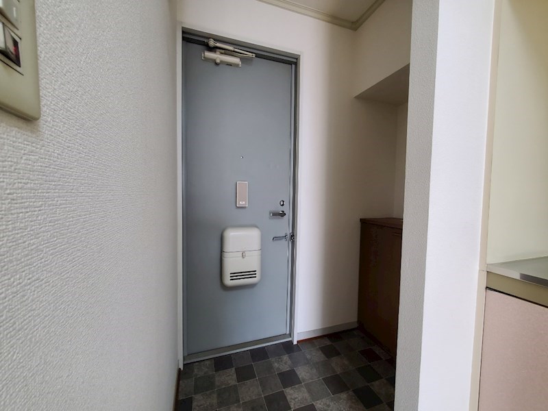 長野県佐久市岩村田916-7 玄関