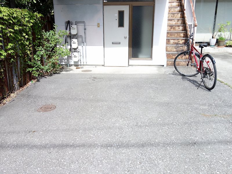 コーポ鷹匠 駐車場