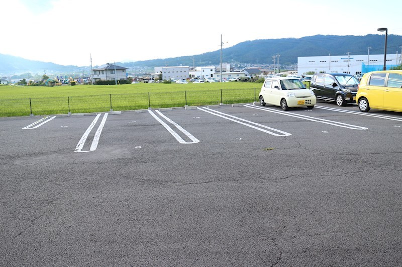 リバティ・アイ 駐車場
