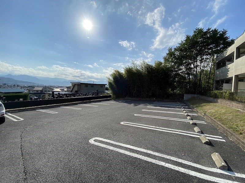 アドバンス・エム 駐車場
