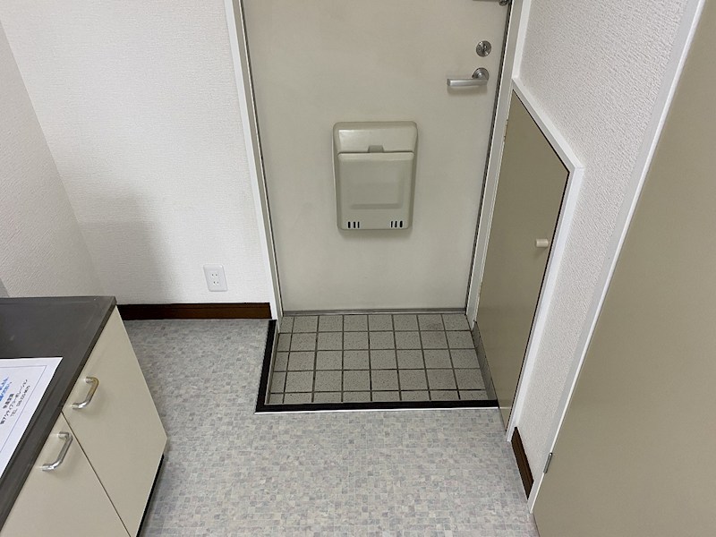 メゾンセシボン東部 玄関