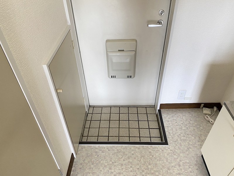 メゾンセシボン東部 玄関