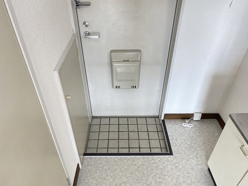 メゾンセシボン東部 玄関