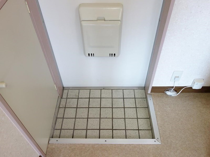 メゾンセシボン東部 玄関
