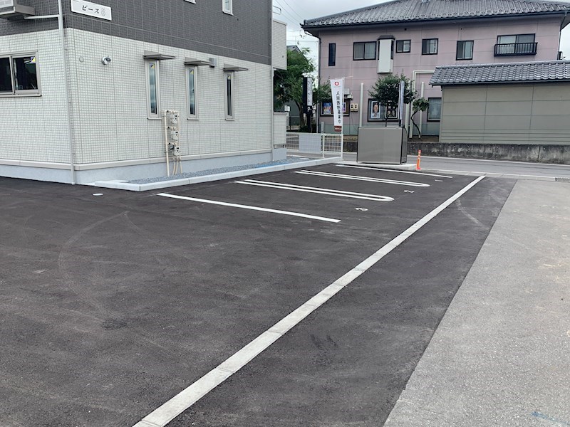 ピース 駐車場
