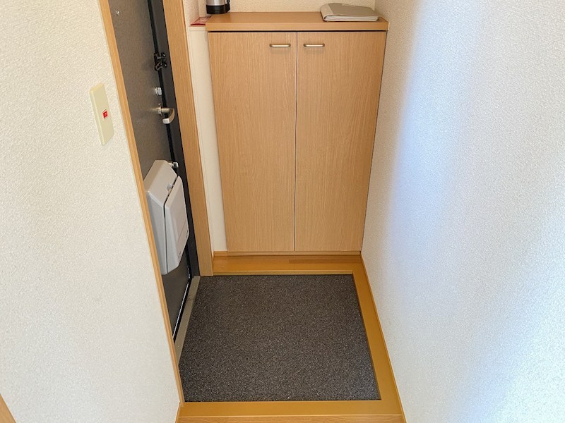 ブラウンヒルズ 玄関