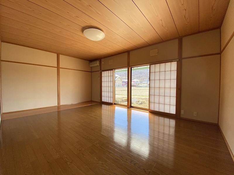 長野県上田市諏訪形 リビング