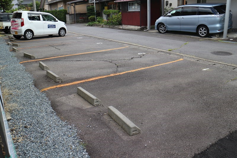 常入ハイツ 駐車場