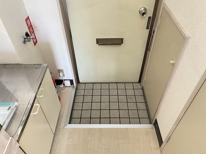 ドミール緑が丘 玄関