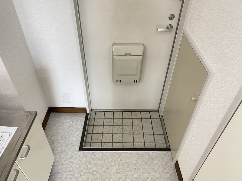 メゾンセシボン東部 玄関