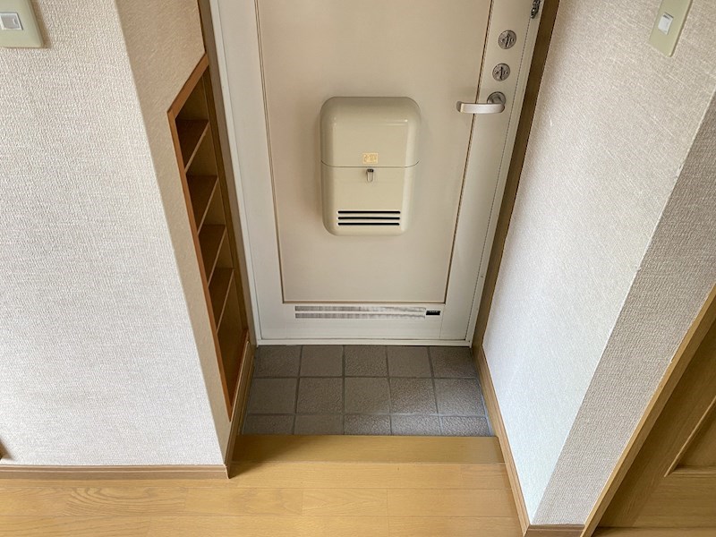 プレメゾン上野５ 玄関