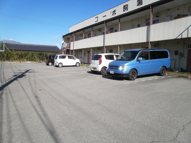 コーポ駒場 駐車場