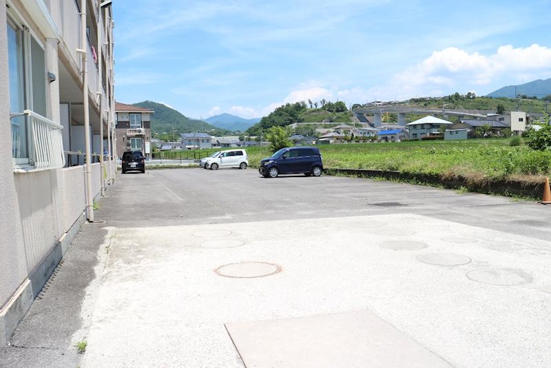 神科グランドマンション 駐車場