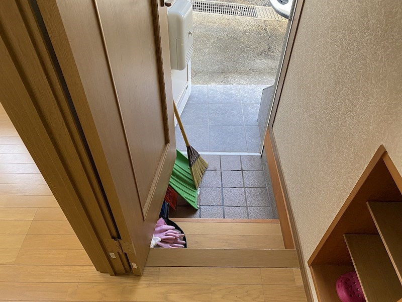 プレメゾン上野５ 玄関