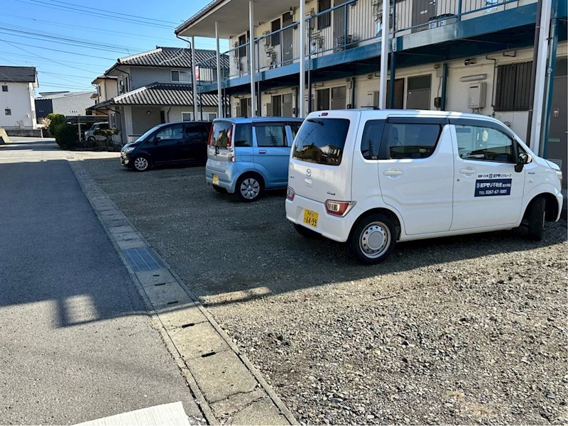 スカイラークヒル 駐車場