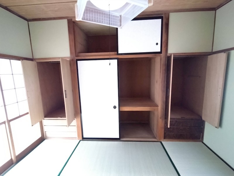 長野県小諸市御影新田 収納