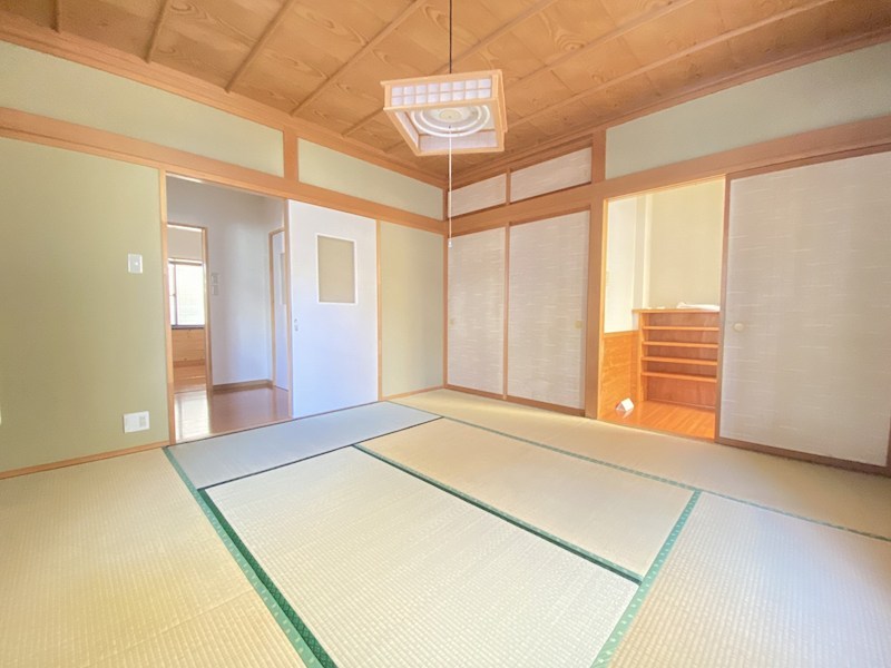 長野県上田市中央北１丁目 リビング