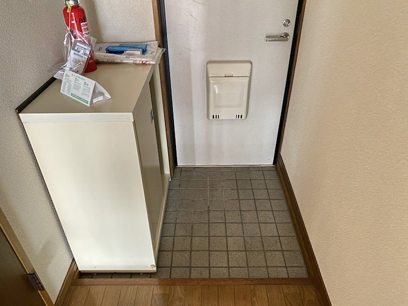 ハイツイワイ 玄関