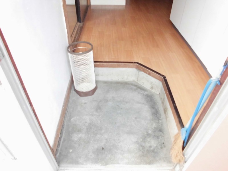 東町荘 玄関