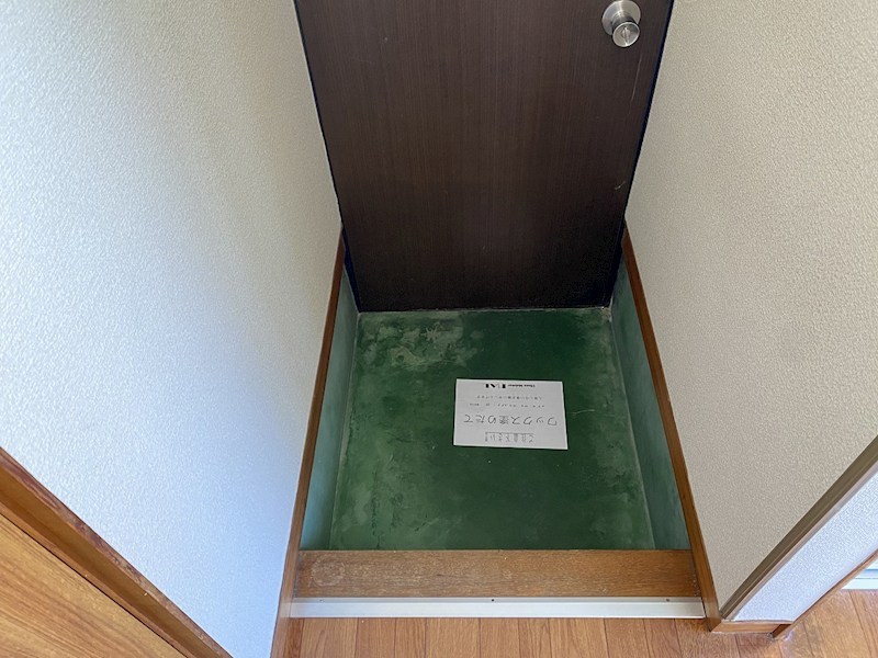 清水アパート 玄関