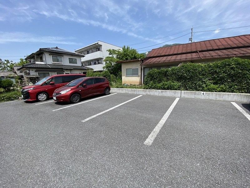 井上貸住宅 駐車場