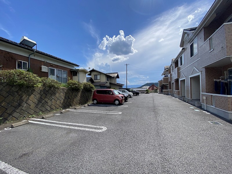 エテルノセルバＡ 駐車場