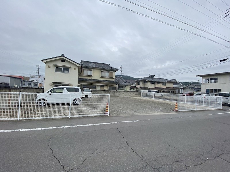 踏入駐車場 駐車場