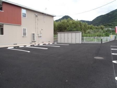ル　ラフィーネ 駐車場