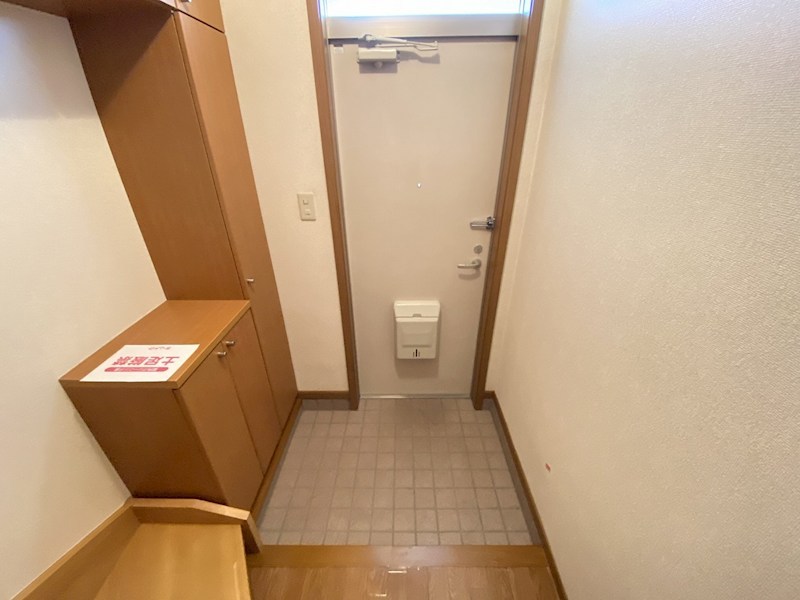 エテルノセルバＢ 玄関