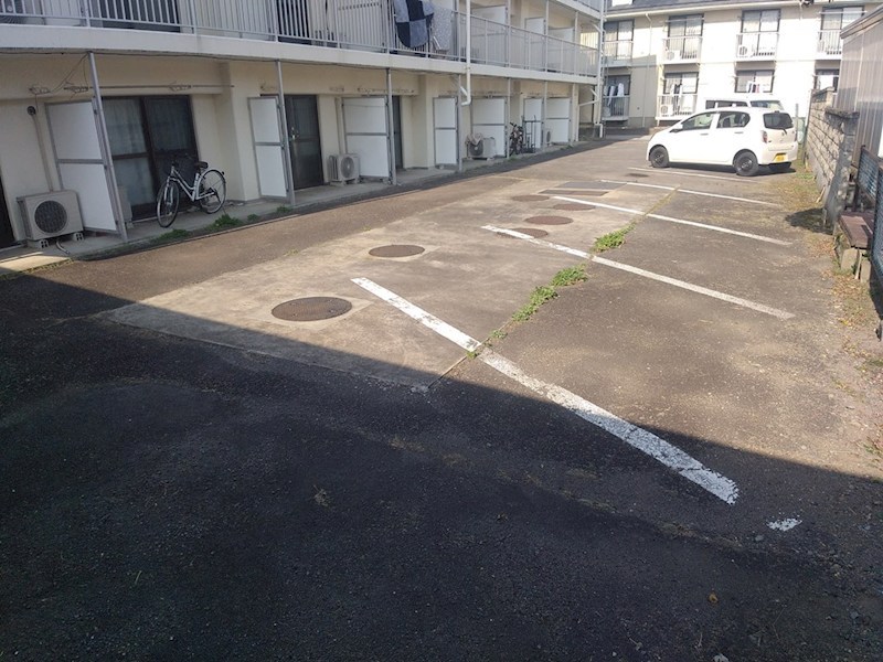 カスタム浅間 駐車場