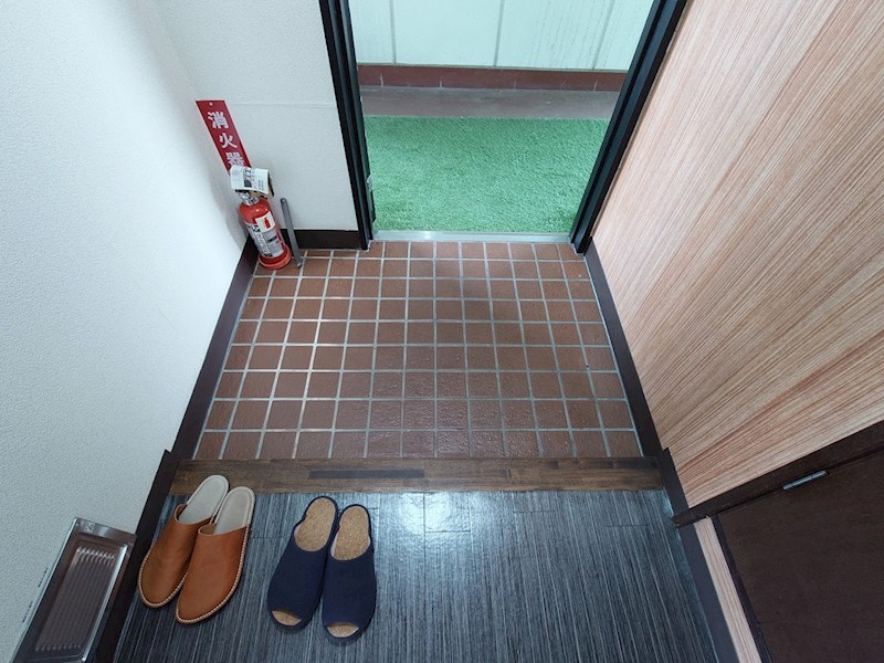 フォーエバー小林 玄関