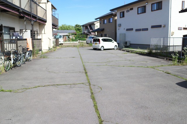 サンテラス東部 駐車場