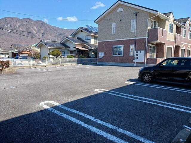 プランドール 駐車場