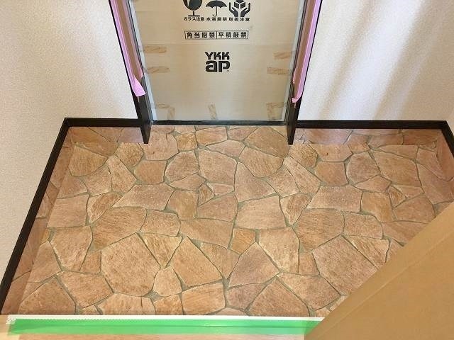 ドゥーメゾントモエ 玄関