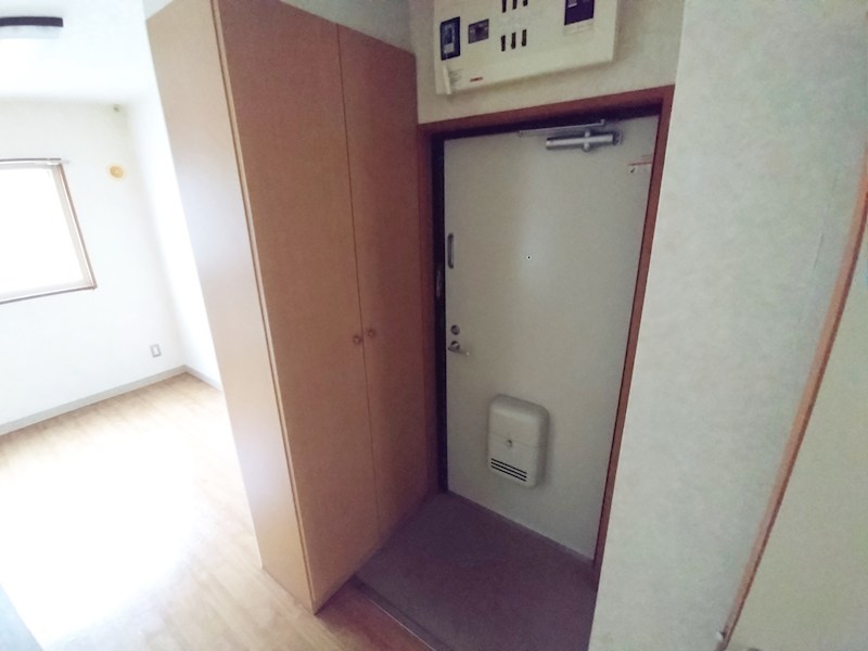 T'sタウン A棟 玄関