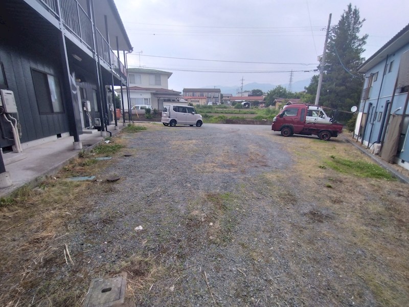 かえで荘 駐車場