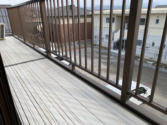 アトゥーレラークヒルズ貸家 ベランダ