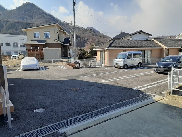 ジュウェ　デ　ボヌール 駐車場