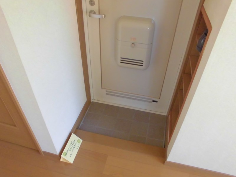 プレメゾン上野５ 玄関