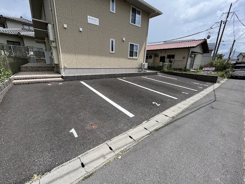 アルシャヴィン 駐車場