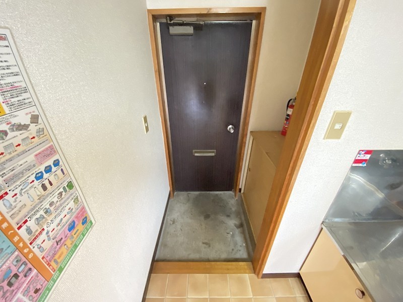 メゾン常入２ 玄関