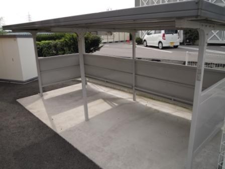 ポム　ドゥ　ファム 駐車場