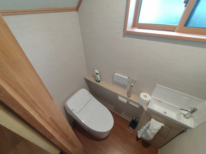 御嶽堂戸建 トイレ