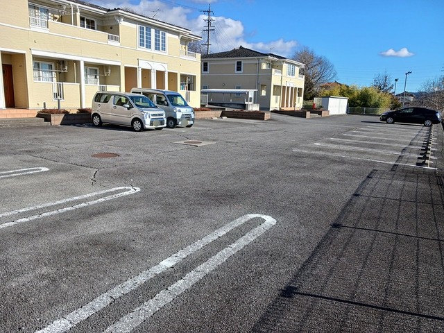 ミーツハウスＫＯＭＡＣＨＩ　Ｂ 駐車場