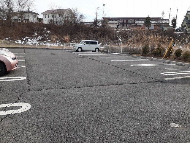 アンジュ 駐車場