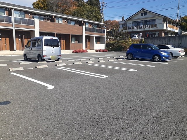シャインＡ 駐車場