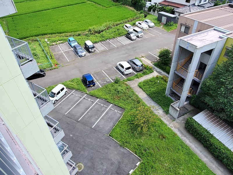 Brandnew City E 駐車場