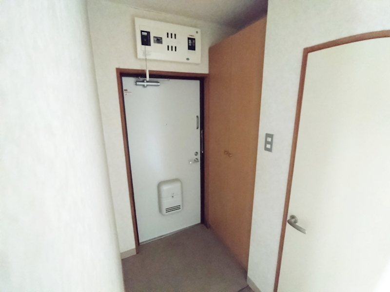 T'sタウン A棟 玄関