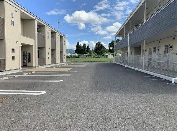 フラッツ幸　A棟 駐車場